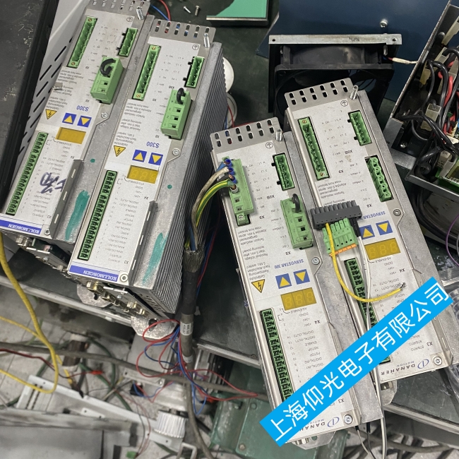 機電科爾摩根伺服控制器上電顯示報警F28故障維修廠家